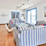 Vakantiehuis Maison Pour 11 - Piscine - *