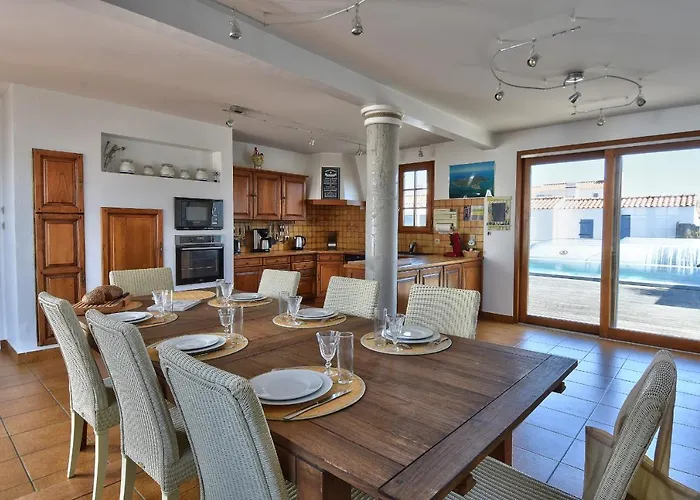 Maison Pour 11 - Piscine - Holiday home