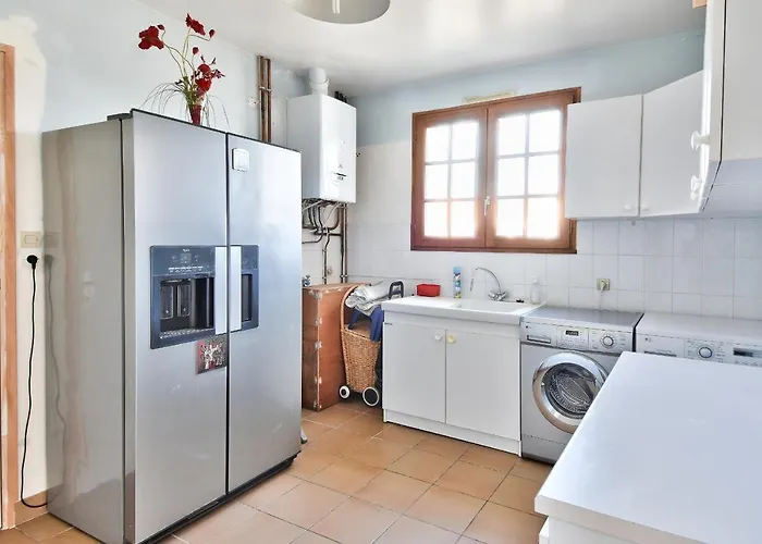 Maison Pour 11 - Piscine - Holiday home *