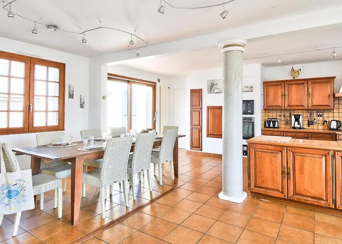 Maison Pour 11 - Piscine - Holiday home *