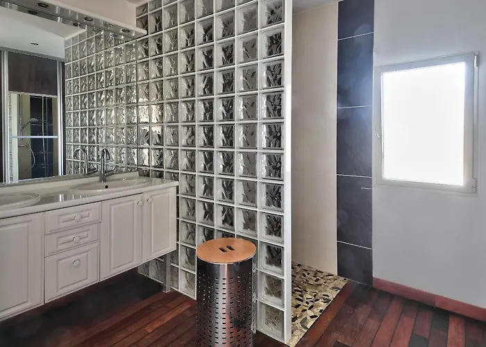 Maison Pour 11 - Piscine - Holiday home *